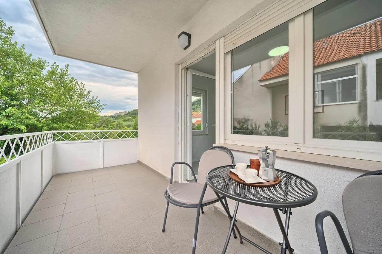 A1-Luxury Apt W Big Balcony 4 Min Walk To Beach Сплит