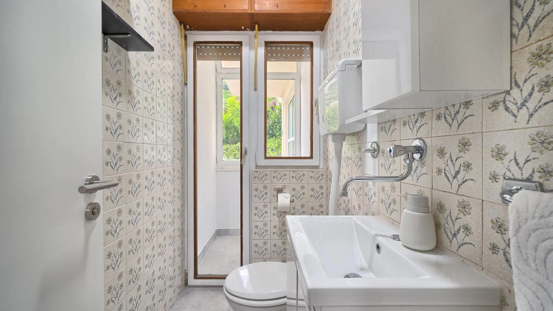 A1-Luxury Apt W Big Balcony 4 Min Walk To Beach Сплит